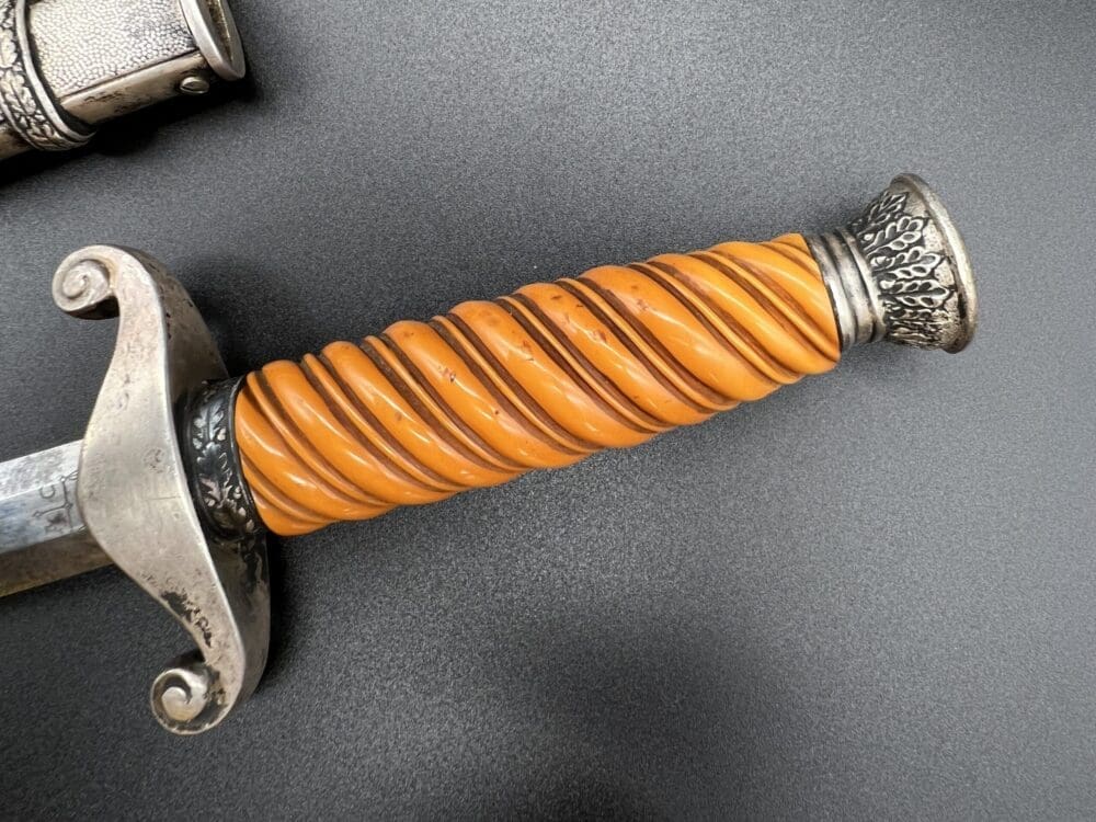 Early slender grip Army dagger by Alcoso - Image 12